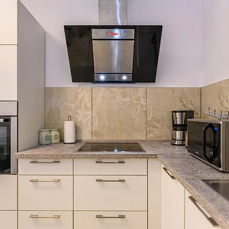 Apartman Casa Aurora 1 *