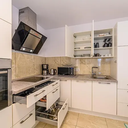 Casa Aurora 1 * Brassó