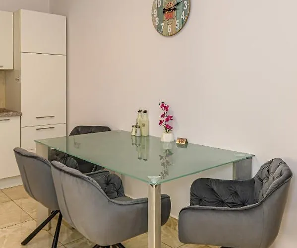 Casa Aurora 1 * Brassó